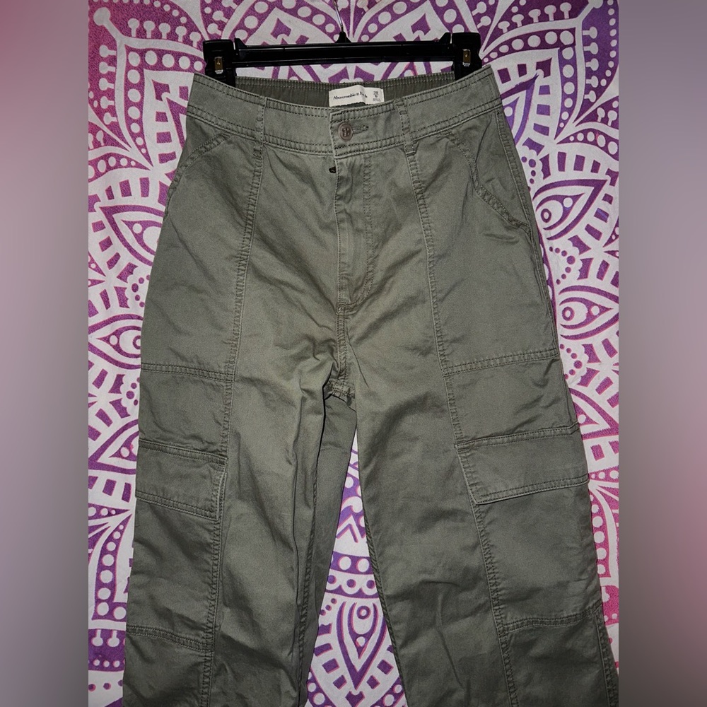Abercrombie & Fitch Cargo Pants - Olive - 28R - 6R